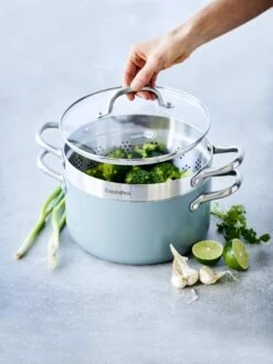 GreenPan Mayflower Pannenset - 5-delig + 5 Accessoires - Lichtblauw - Inductie - PFAS-vrij 27 GreenPan Mayflower Pannenset - 5-delig + 5 Accessoires - Lichtblauw - Inductie - PFAS-vrij -Greenpan Winkel 899x1200